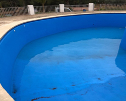 Impermeabilización de piscina con proyección de poliuretano bicomponente